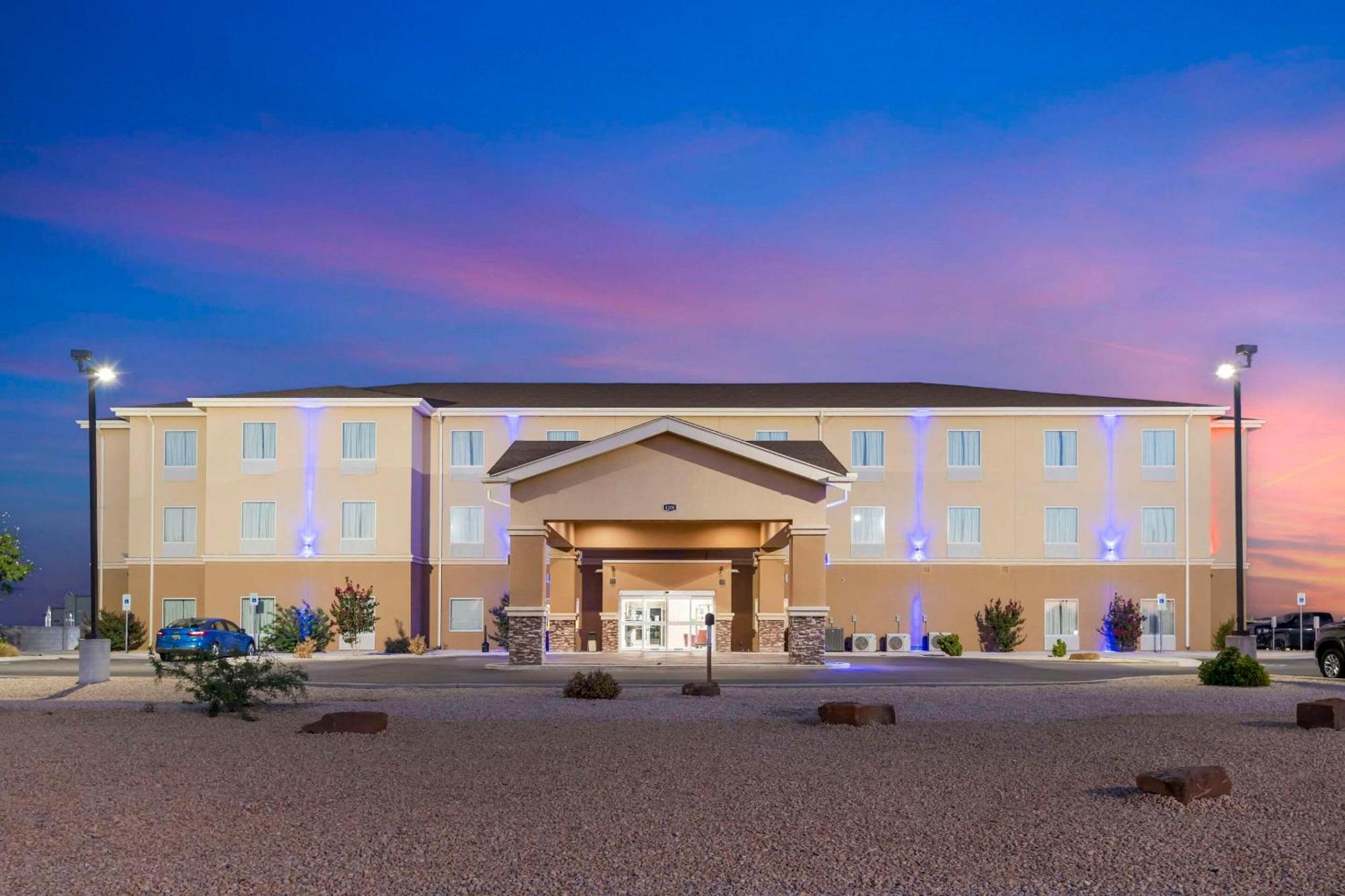 Quality Inn & Suites Carlsbad Caverns Area Exteriér fotografie