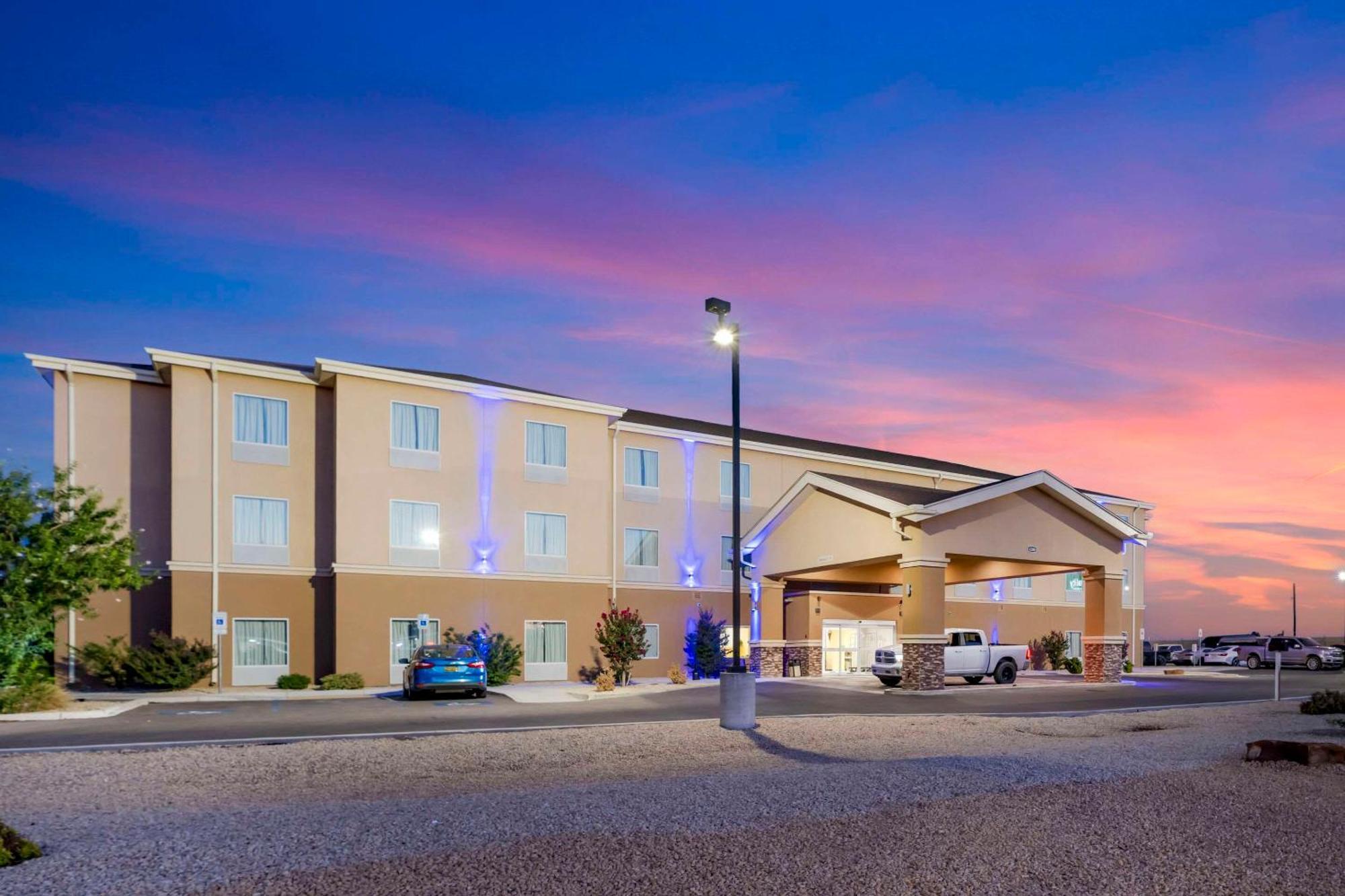 Quality Inn & Suites Carlsbad Caverns Area Exteriér fotografie