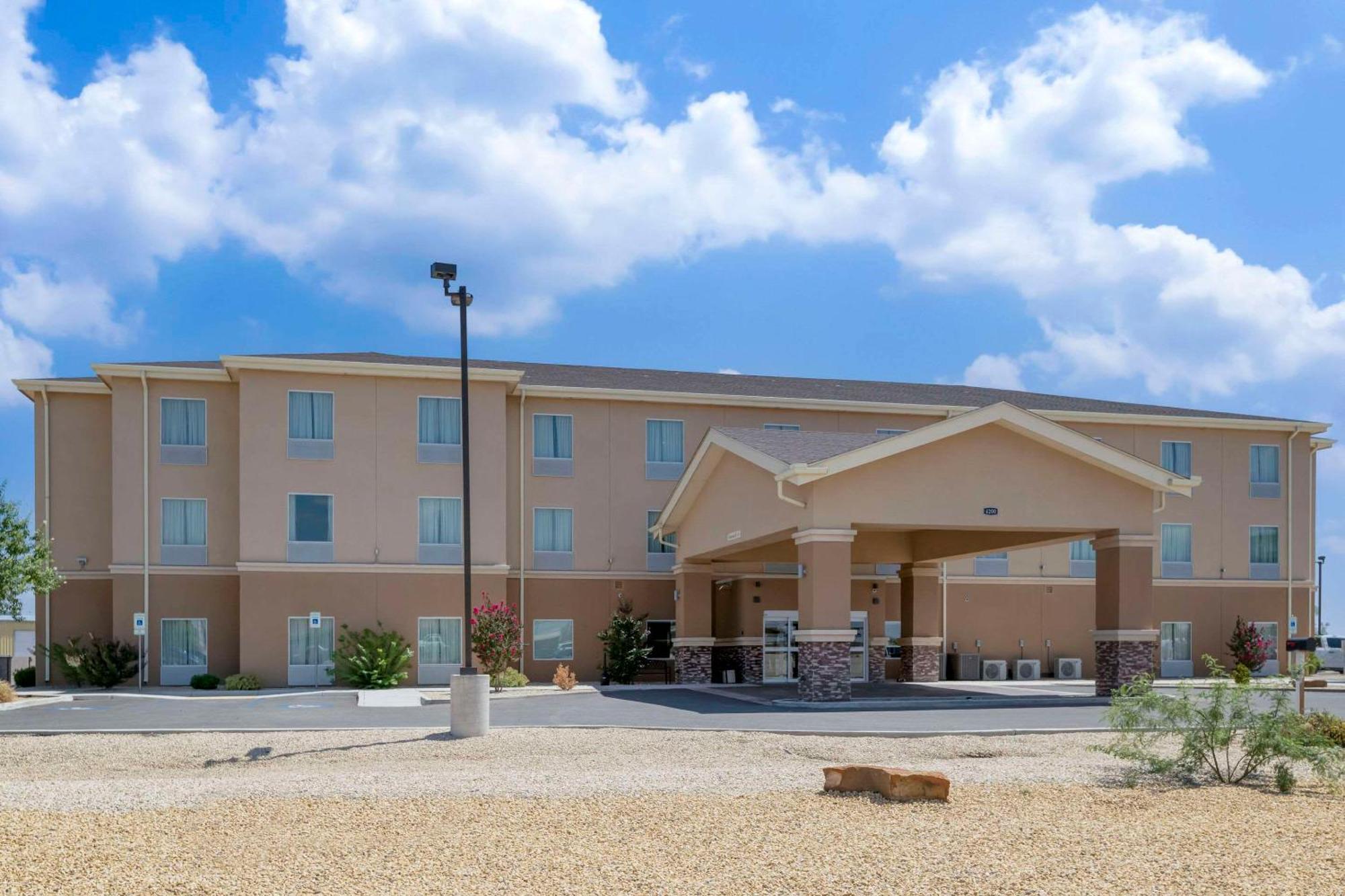Quality Inn & Suites Carlsbad Caverns Area Exteriér fotografie